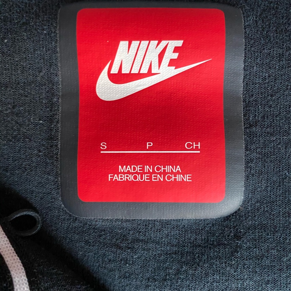 Nike Tech Cape - image 3